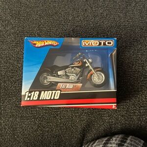 2007 Hot Wheels 1:18 Moto Collectible Motorcycle Fat Ride